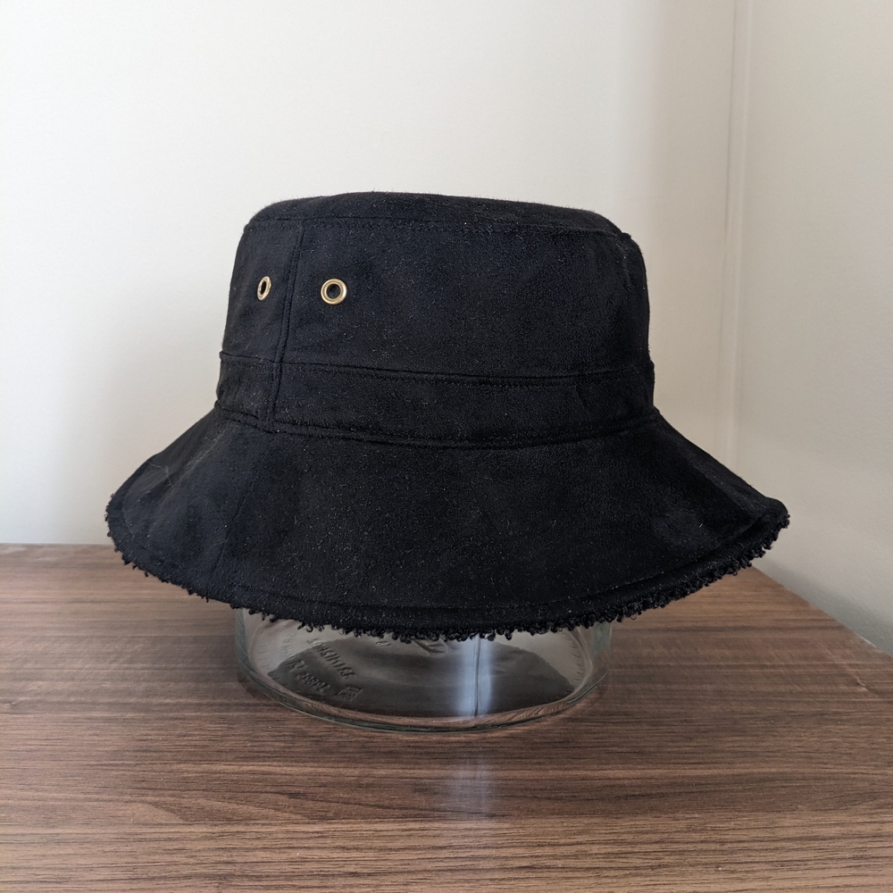 UO Reversible Black Bucket Hat